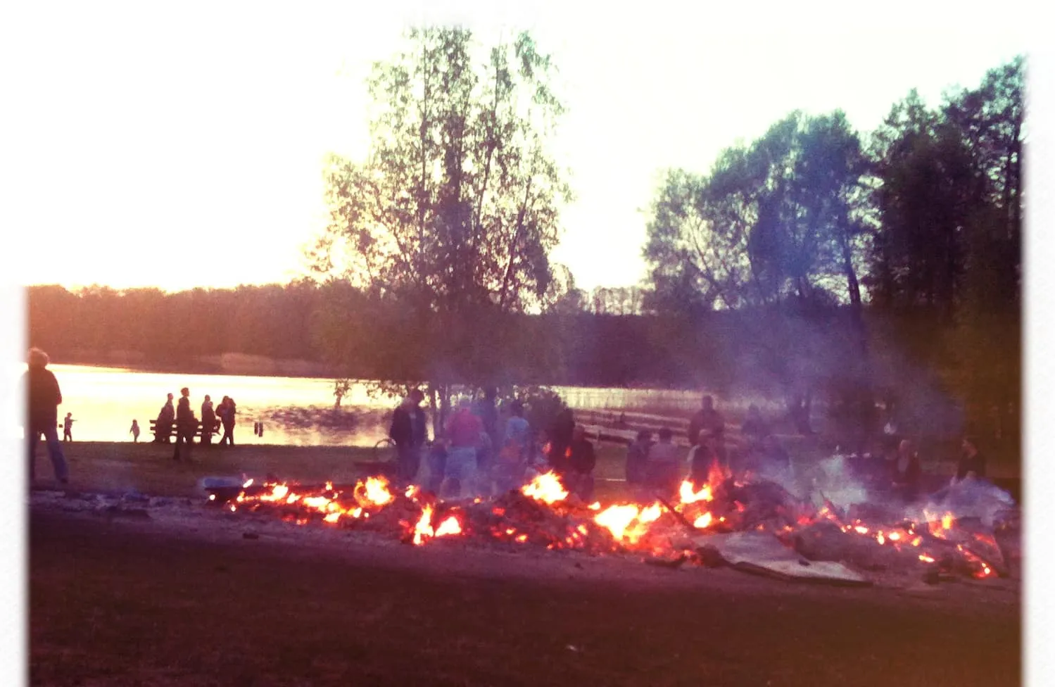 Osterfeuer am Weißer See in Böhmerheide