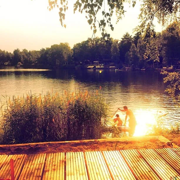 Bad Erna – Abendsonne an einer kleinen Badestelle in Brandenburg