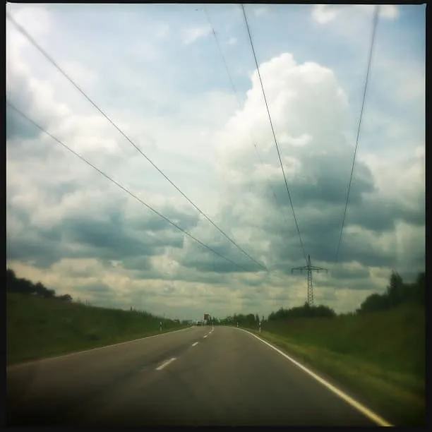 Wolkendecke über Brandenburg – eine Landstraßenfahrt im Juni